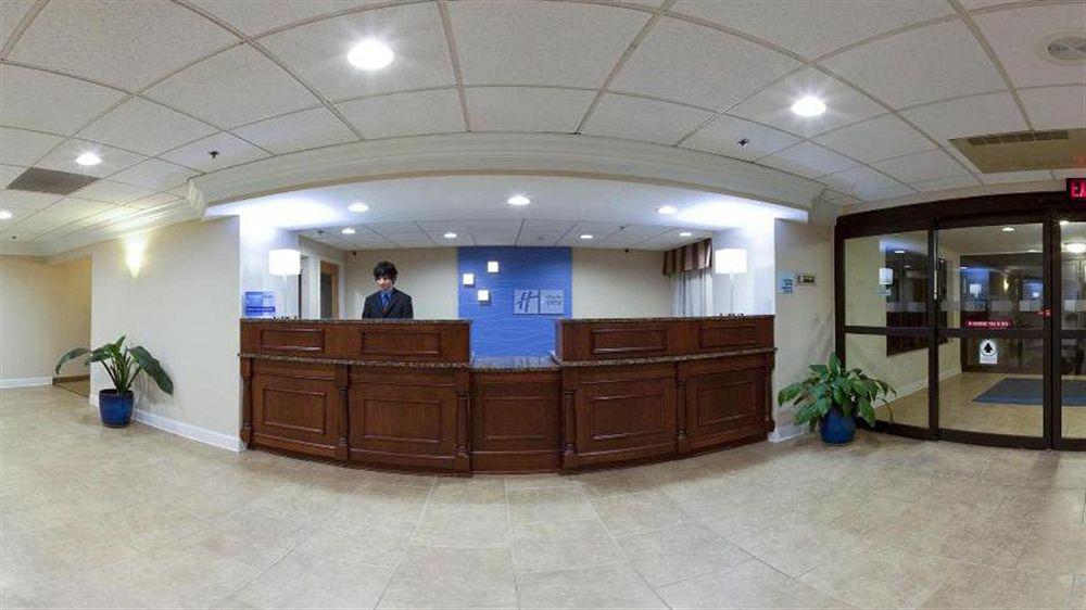 Hotel Holiday Express Barre East By Ihg 2*