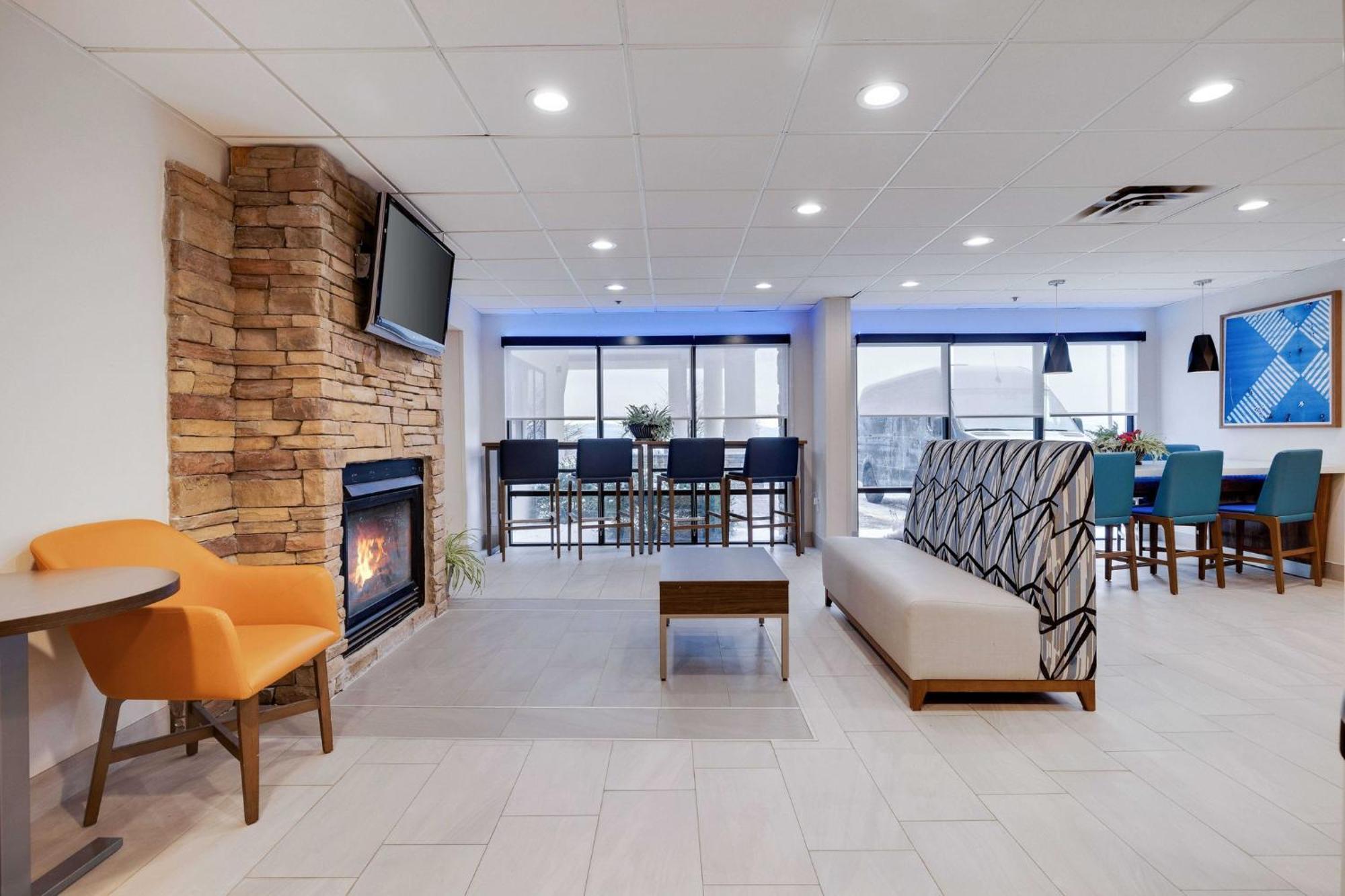 Hotel Express Barre East By Ihg 2*