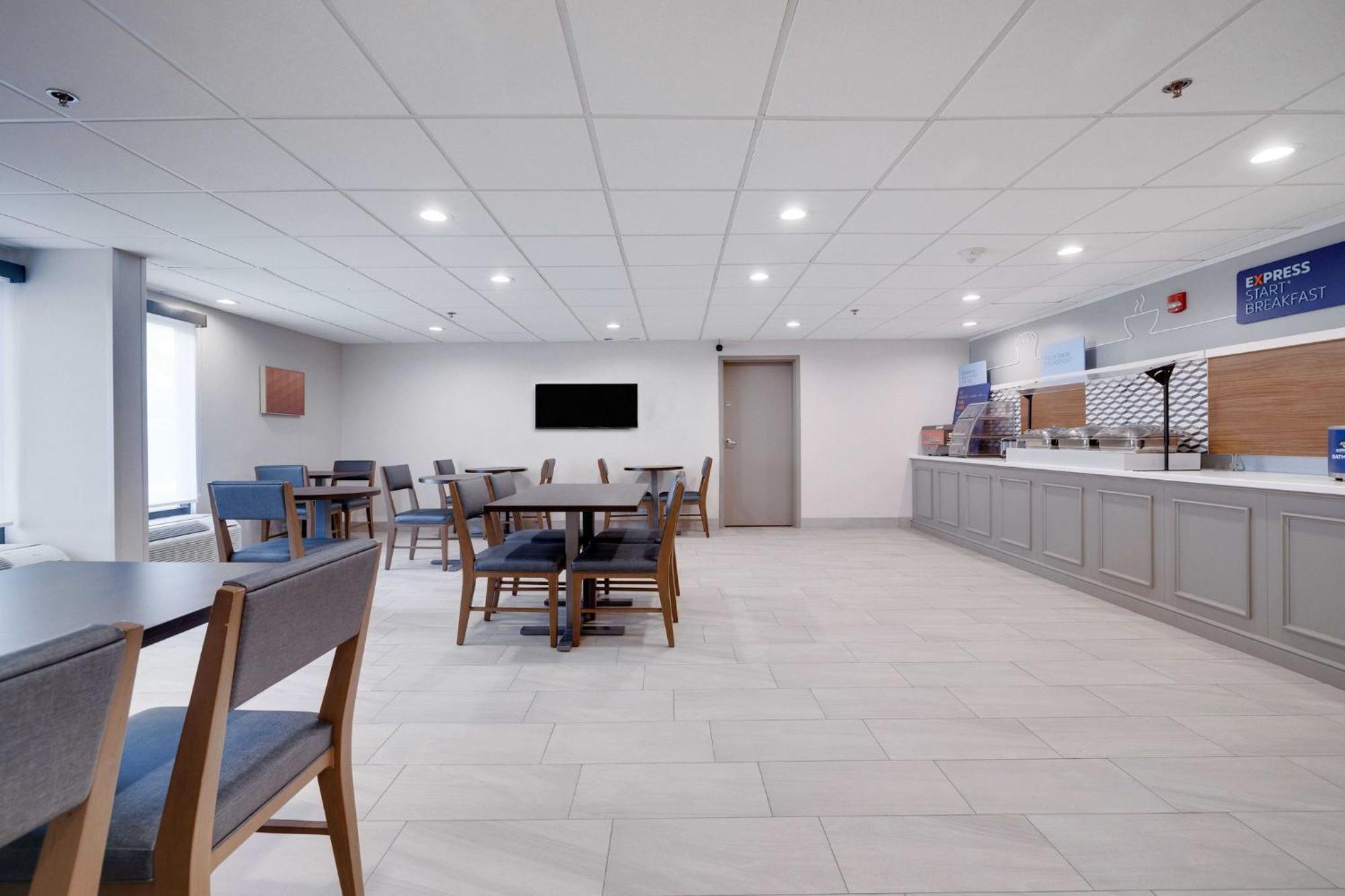 Hotel Express Barre East By Ihg 2*