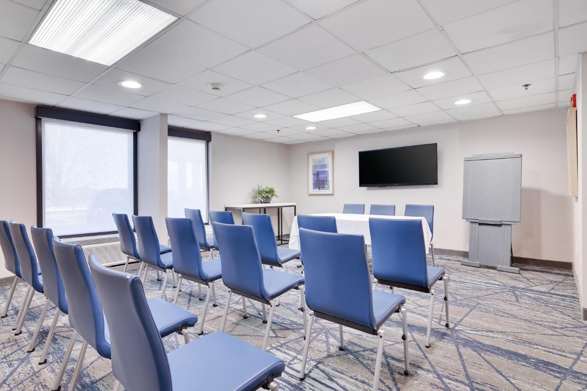 Express Barre East By Ihg Hotel 2*