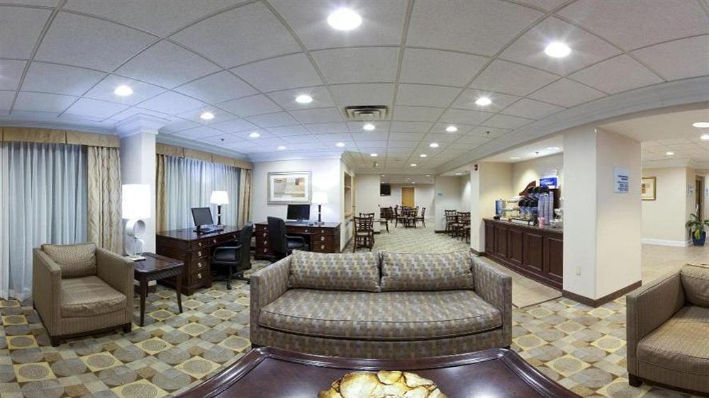 Hotel Express Barre East By Ihg 2*